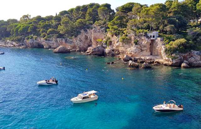 nautical excursion - billionaires bay 2h30
				in Cannes La Bocca