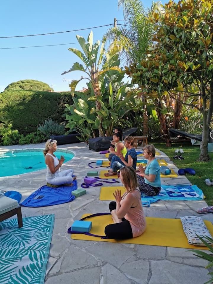 YOGA CLASS IN GROUP WITH CAROLE GLASMAN - VILLA BLUE DREAM CANNES