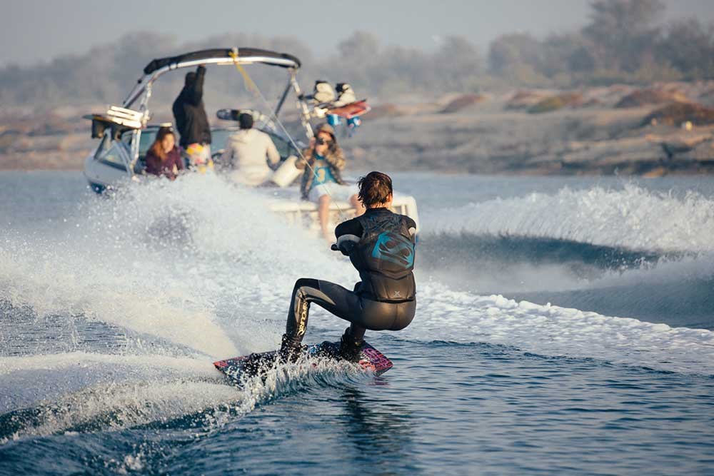 WATER SKI OR WAKEBOARD - DISCOVER A WATER SLIDING SPORT ACCESSIBLE TO ALL!
