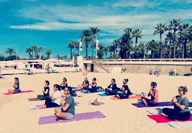 CONNECTED WATERFRONT YOGA CLASS IN FRENCH by YOGA FLOW CANNES