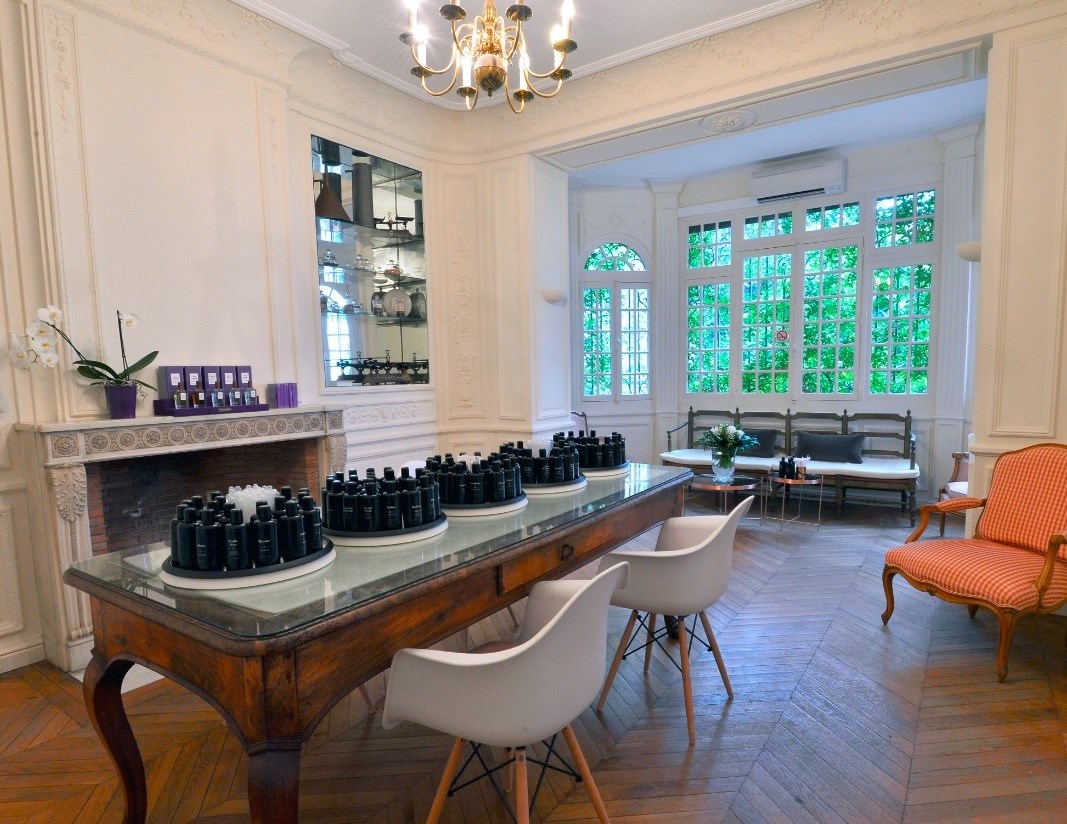 MOLINARD - LUXURIOUS PERFUME WORKSHOP 90ml & a small vaporiser of 10ml - 2h