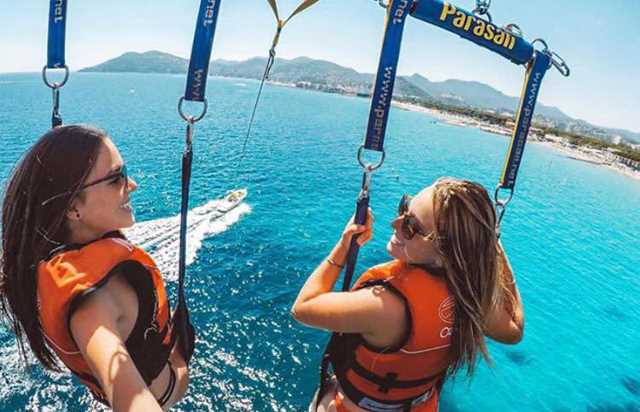 parasailing flight in cannes!
				in Cannes