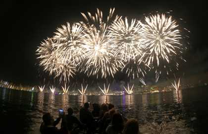 CANNES FIREWORK FESTIVAL FACE TO THE SEA IN CANNES - 2H30
